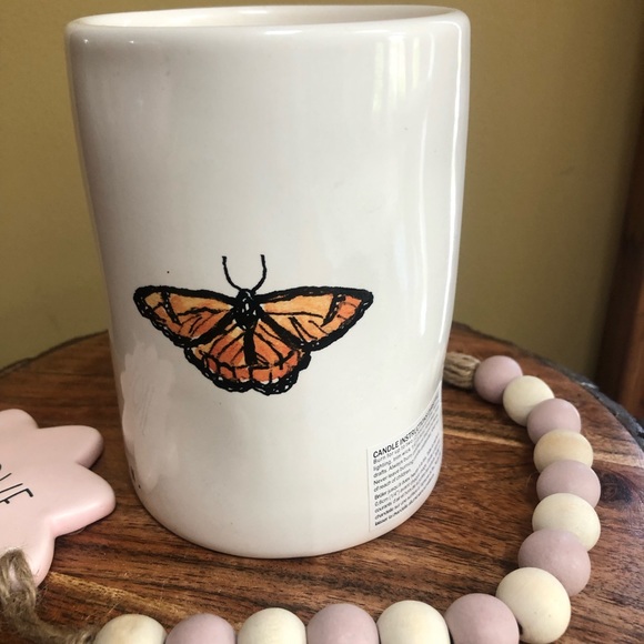 RAE DUNN DREAM POPPY FIELDS SCENTED CANDLE - Picture 2 of 5